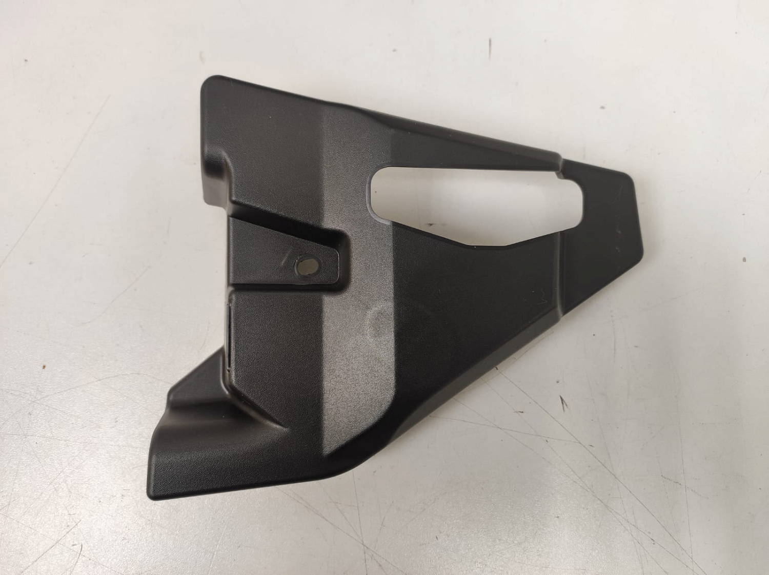 Крышка защёлка LH бу Крышка защёлка LH бу